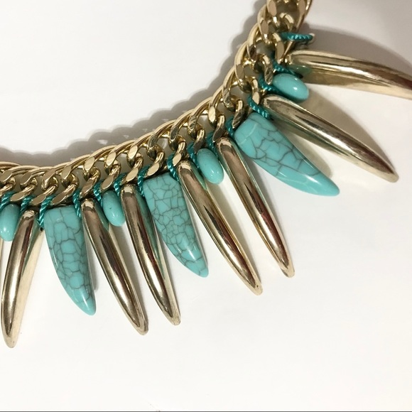 ✨2/$20 🌈 Faux Jade Statement Necklace - Picture 2 of 2